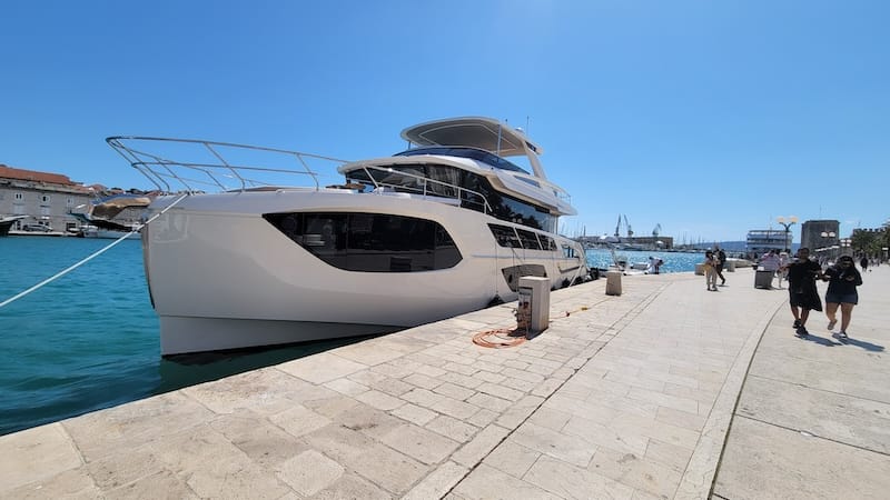 modern-yacht